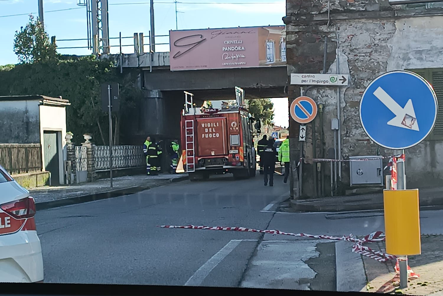 Camion Urta Contro Il Ponte Della Ferrovia I Controlli Danno Lok Il Cittadino Pescia